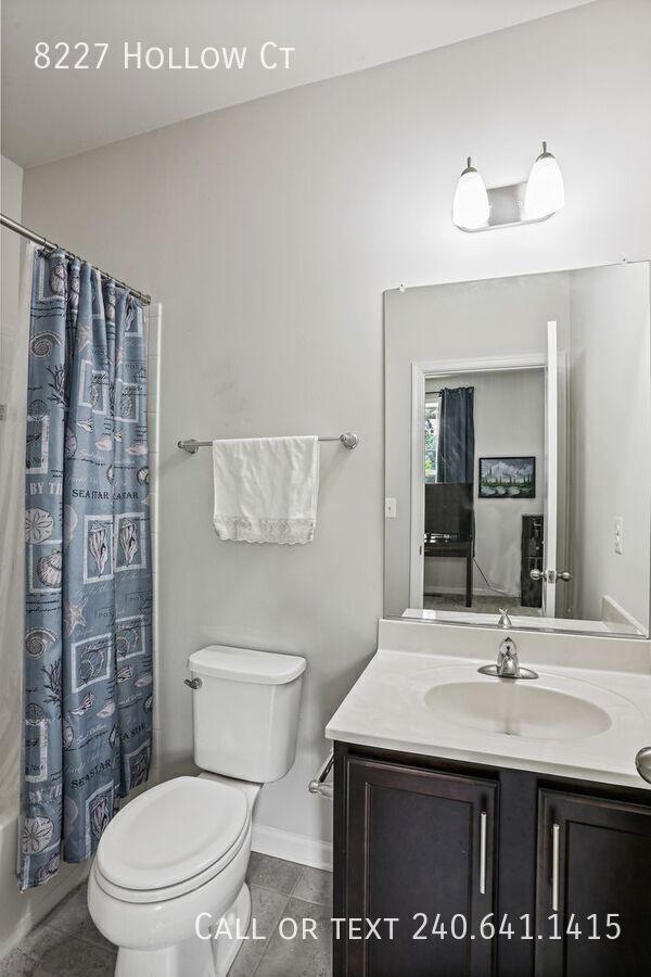 Building Photo - 8227 Hollow Ct