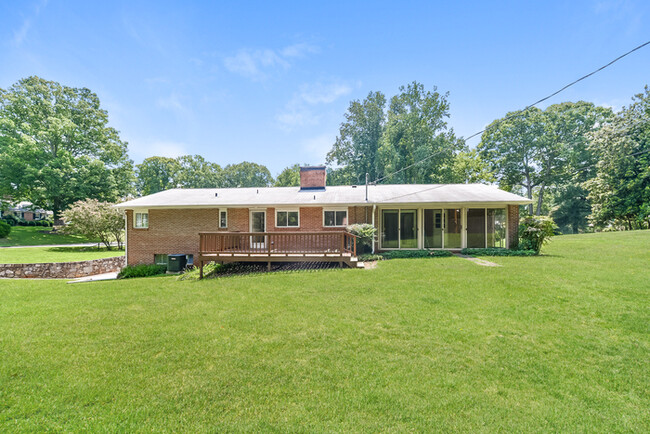 Building Photo - Classic Ranch on Corner Lot