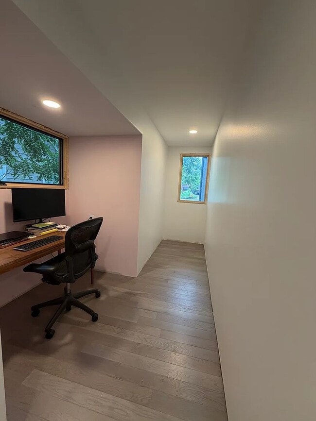 Building Photo - Spacious Pet-Friendly 4BR Home Near Downtown & UVA