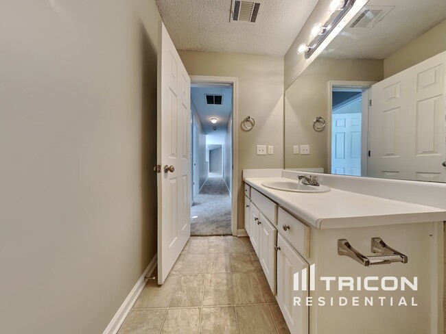 Building Photo - 1619 Spring Hill Ct