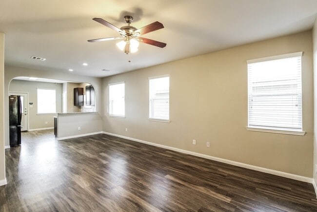 Building Photo - 10323 Leafy Autumn Path