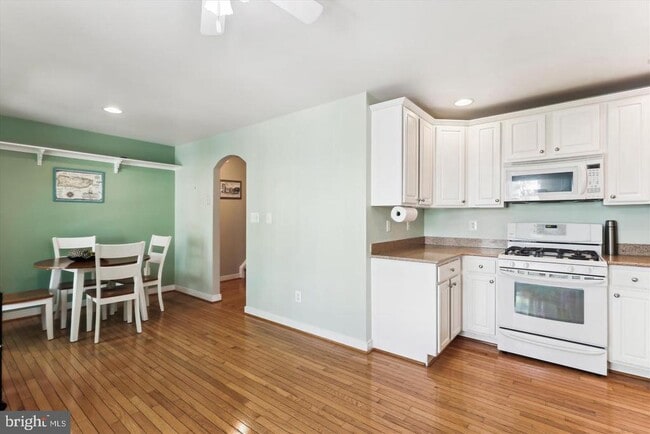 Building Photo - 3814 Woodlawn Ct