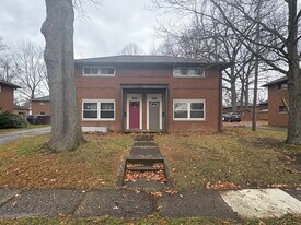 Building Photo - 1820 Bailey Rd
