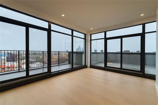 Building Photo - 816 58th St