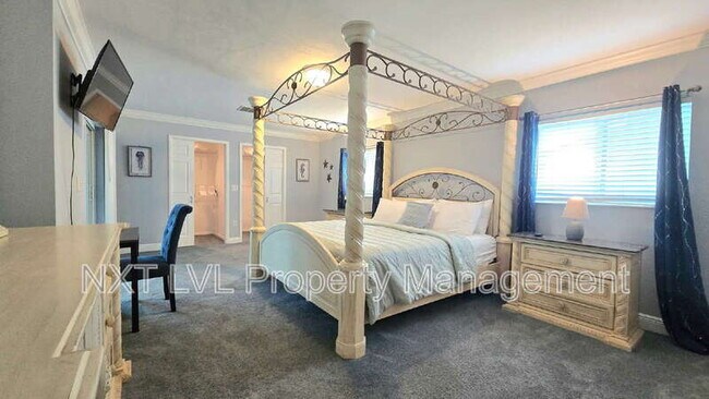 Building Photo - 4123 SW 21st Pl