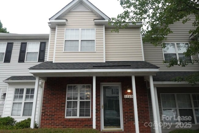 Primary Photo - 1725 Forest Side Ln