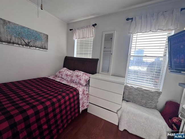 Building Photo - 27 66th St