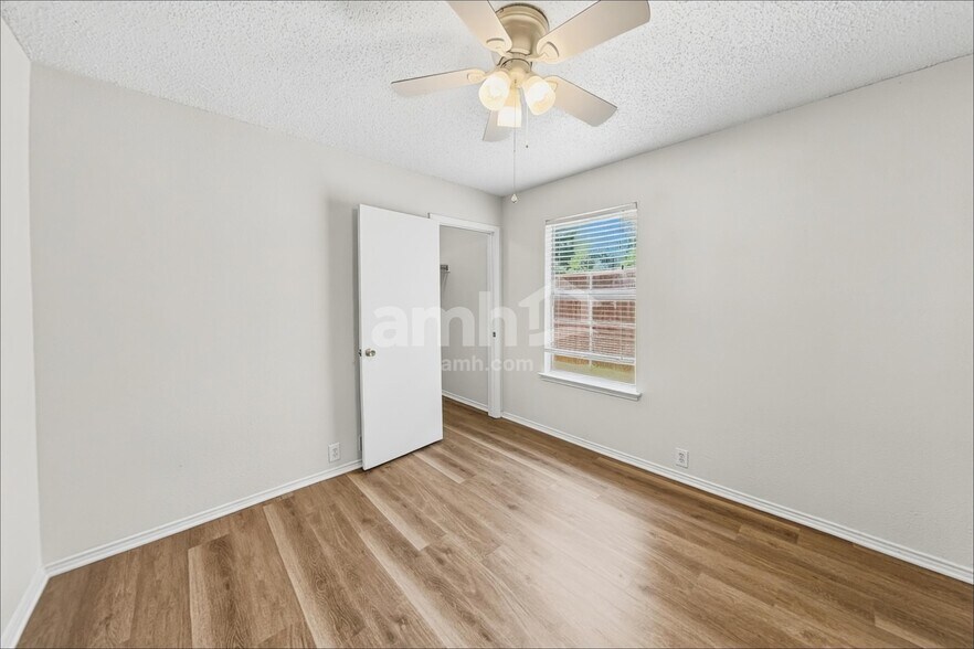 Building Photo - 1017 Greenbend Dr