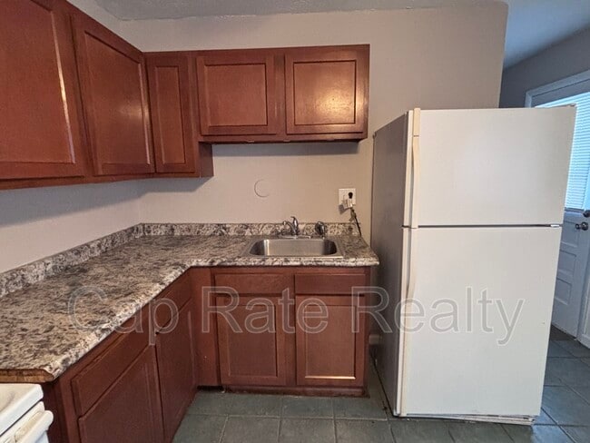 Building Photo - 4003 Carlton Ave