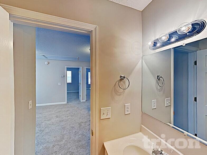 Building Photo - 1964 Lake Carolina Dr