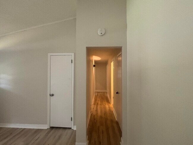Building Photo - 143 Edwards Cir