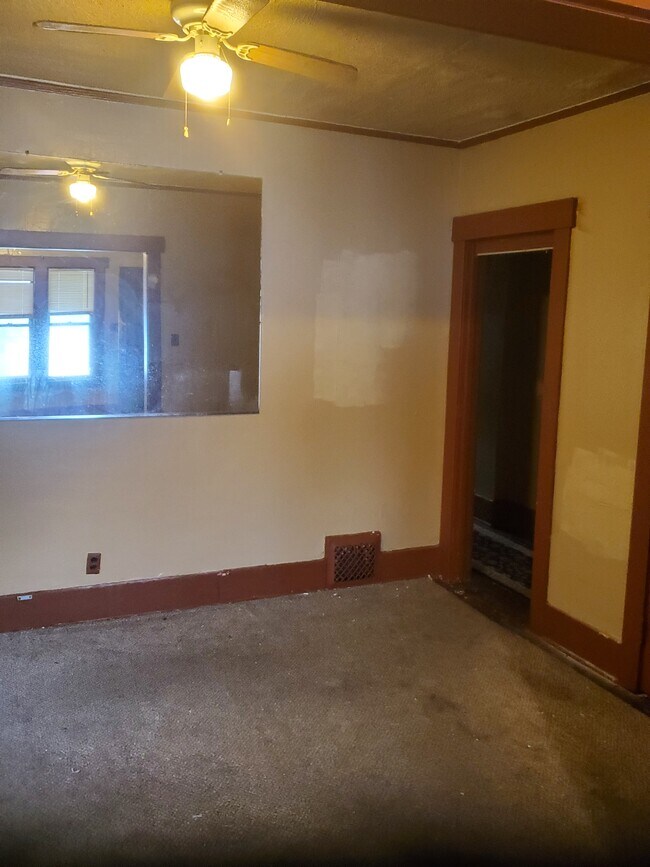 Building Photo - 5002 Maplewood St