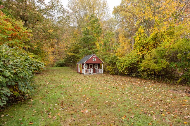 Building Photo - 215 Crystal Lake Rd