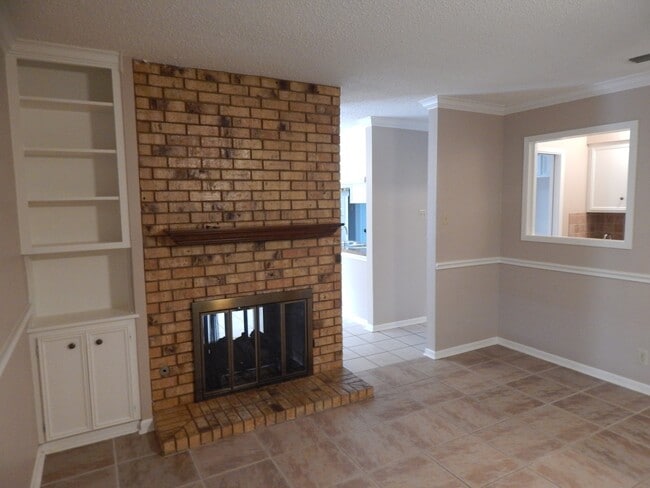 Building Photo - Gorgeous 3 Bedroom Home w/Workshop in Tyler!