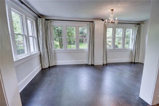 Building Photo - 389 6th St NE