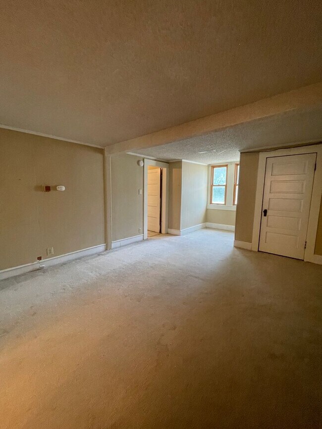 Building Photo - 1127 Market St