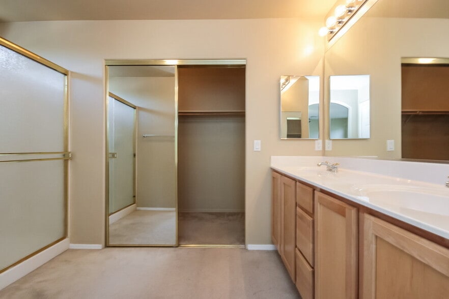 Building Photo - 12890 N Pocatella Dr