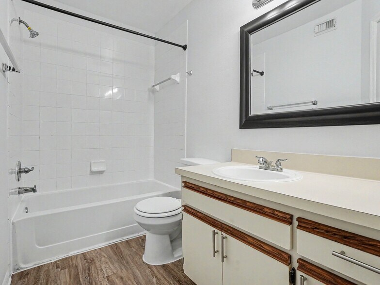Building Photo - 437 Fountainhead Cir