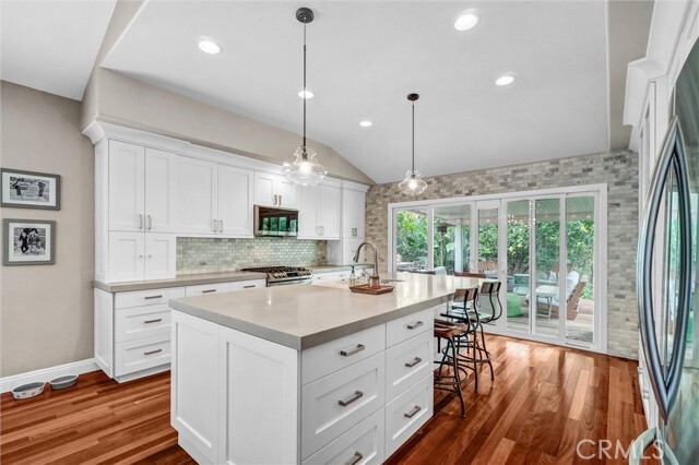Building Photo - 1 Deerwood W