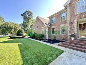 Building Photo - 948 Forest Lakes Cir