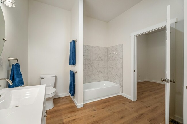 Building Photo - 1012 9th Ave