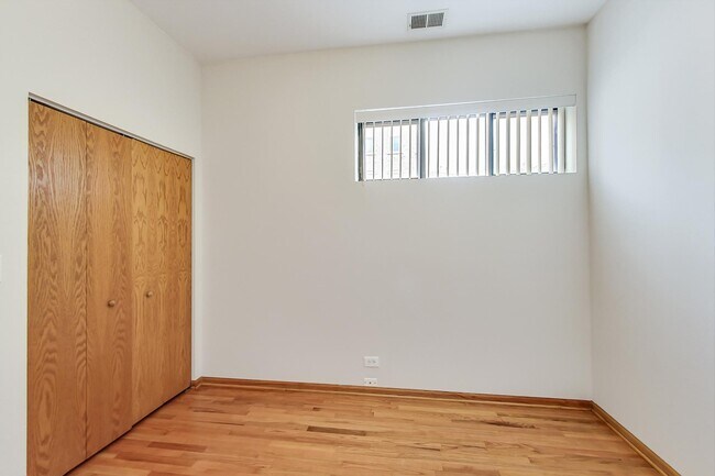 Building Photo - 1769 N Clybourn Ave