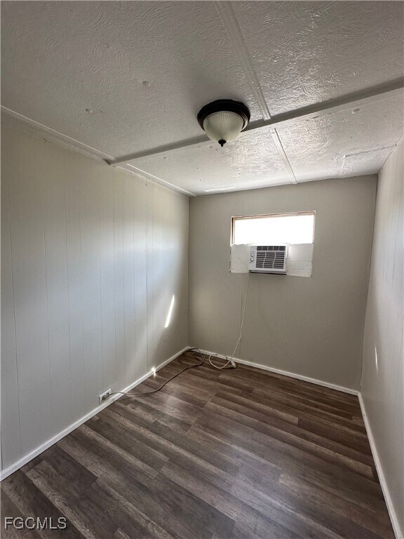 Building Photo - 8086 Heck Dr