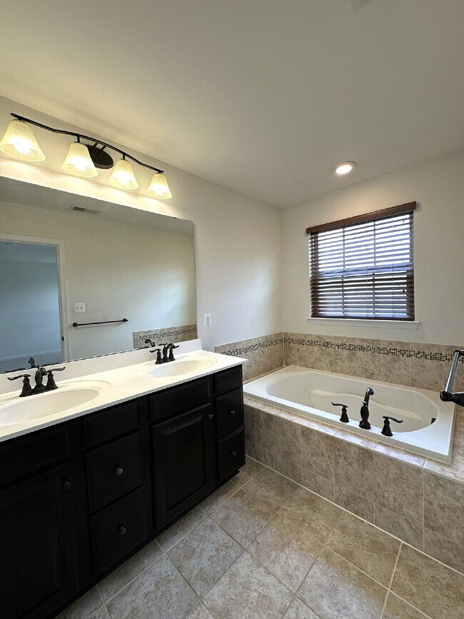 Building Photo - Three-Floor End Unit Townhome in Frederick