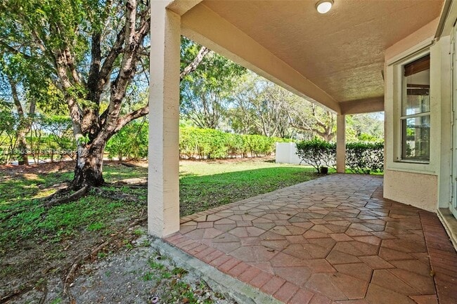 Building Photo - 16301 SW 49th Ct