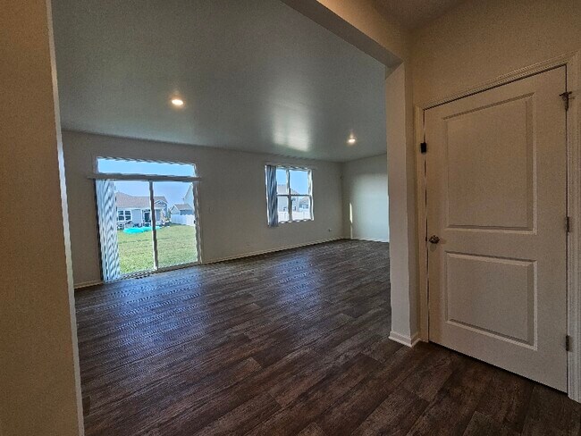 Building Photo - 7750 W 105th Pl