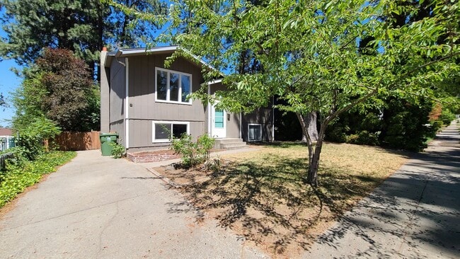 Building Photo - 4107 E Pratt Ave