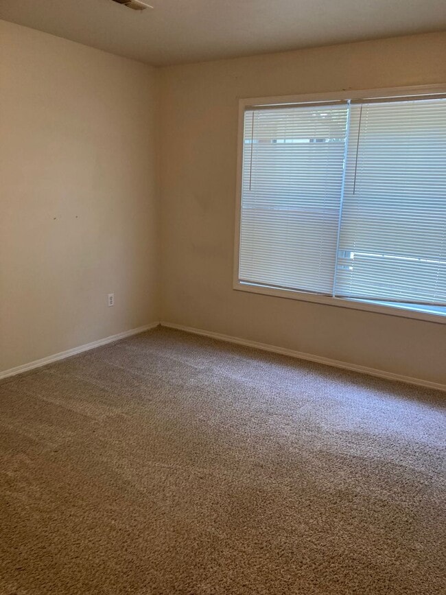 Building Photo - Home For Rent