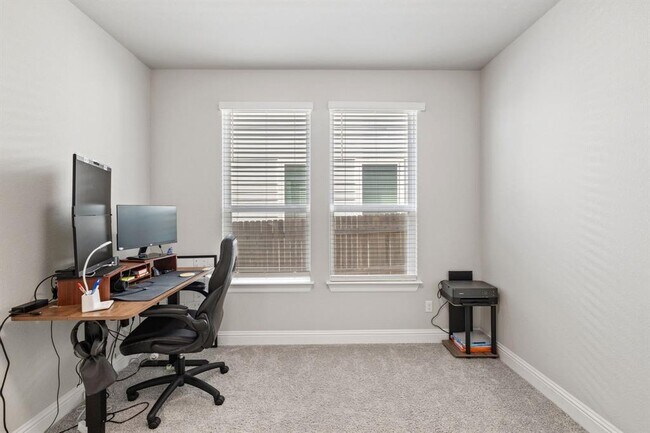 Building Photo - 129 Stone Cyn Dr