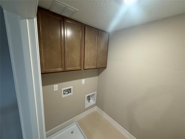 Building Photo - 455 Winter Grv Blvd