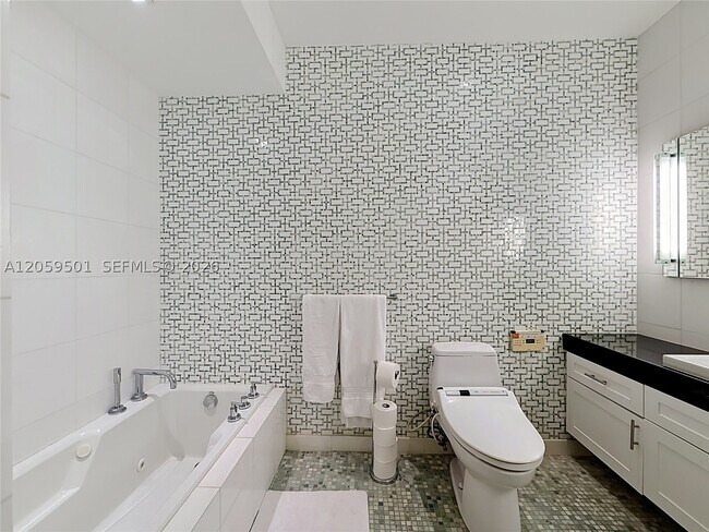 Building Photo - 1460 Ocean 404