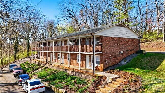 Building Photo - 2 bedroom and 1 bath apartment