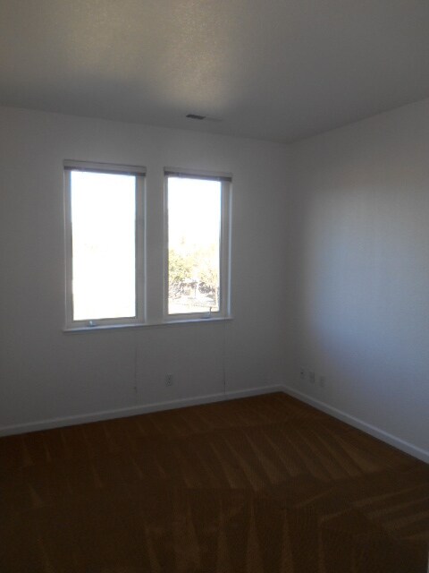 Building Photo - 371 Breeden St