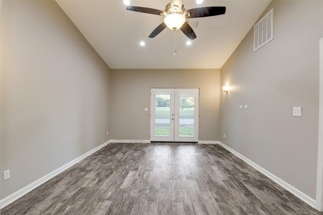 Building Photo - 3491 Balboa Cir