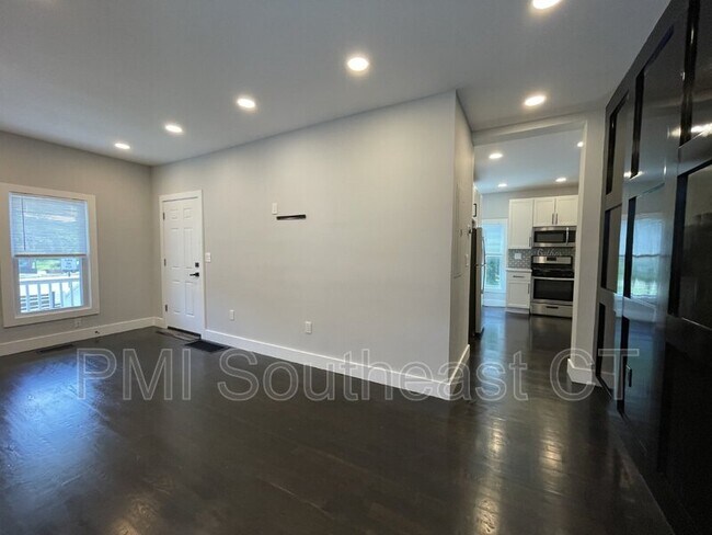 Building Photo - 5 Hunters Rd