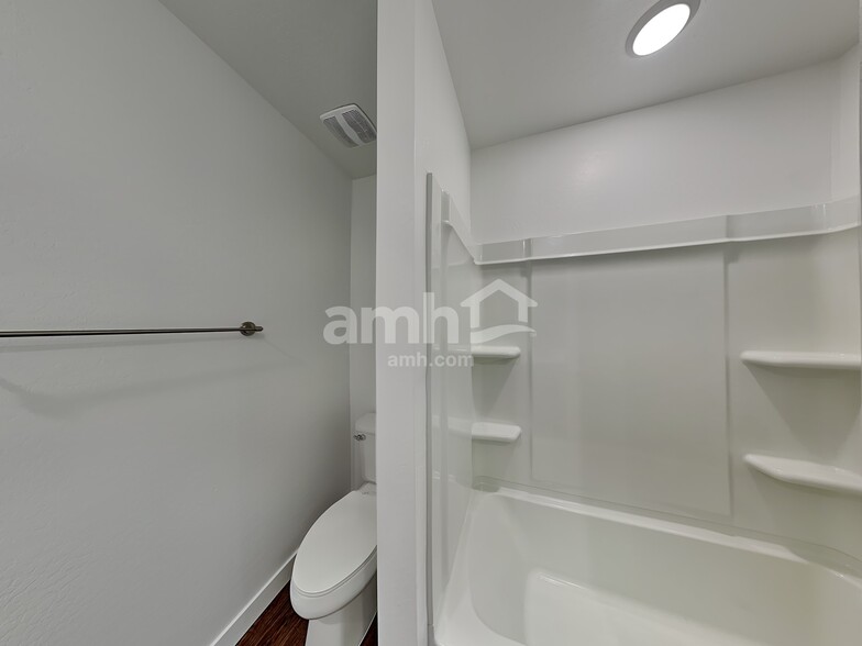 Building Photo - 4308 S 105th Dr