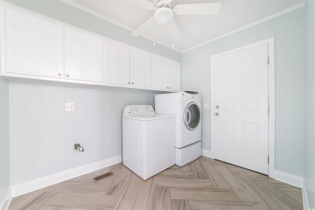 Building Photo - 1401 Twin Oaks Dr