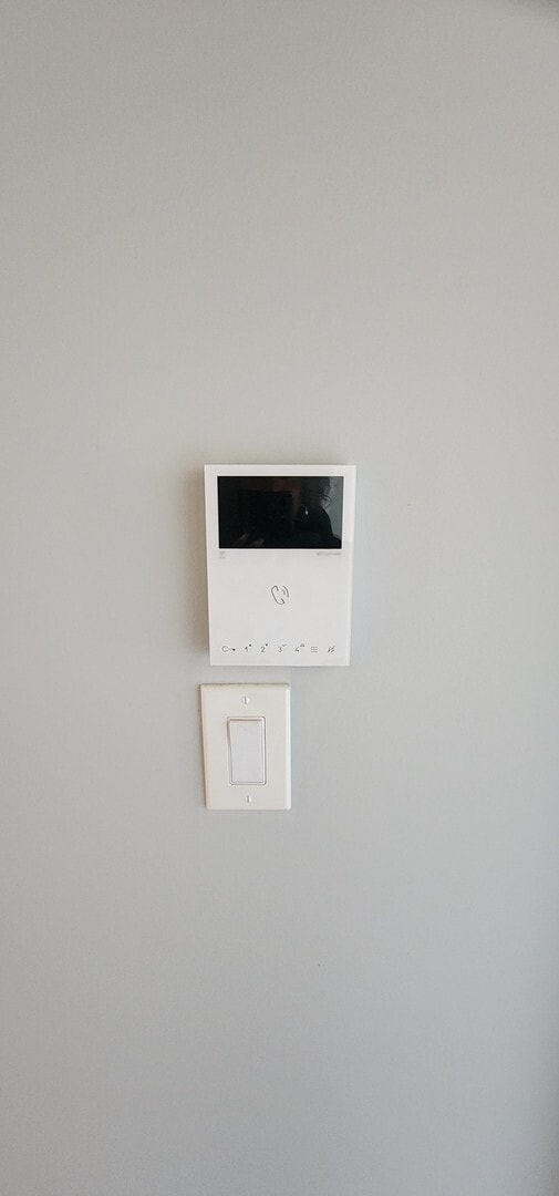 Building Photo - 7556 S Kenwood Ave