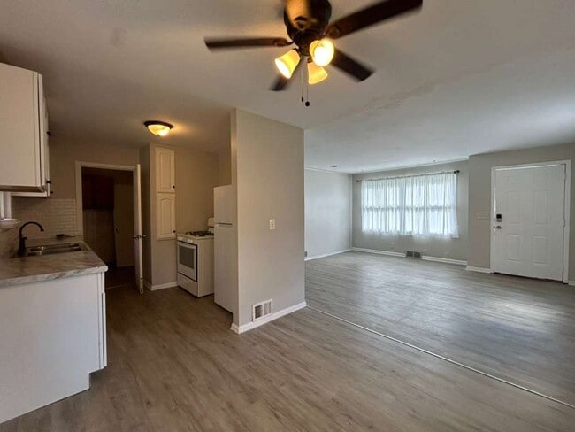 Building Photo - Spacious 3BR Single-Family Home in Mentor – Yard + Pets OK