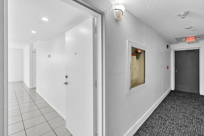 Building Photo - 2350 NE 135th St