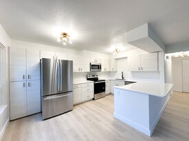 Building Photo - 509 Westview Ave