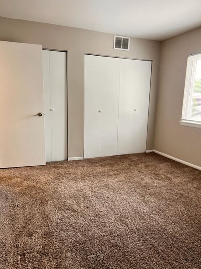 Building Photo - Charming 2-Bedroom, 1-Bathroom Apartment for Rent in Chesterton