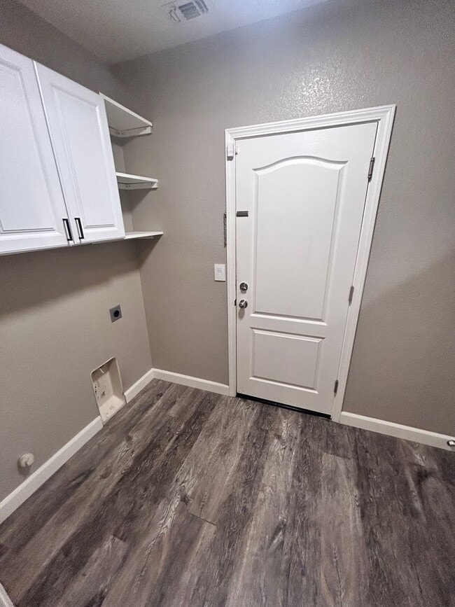 Building Photo - Beautiful 4 bed 2 bath