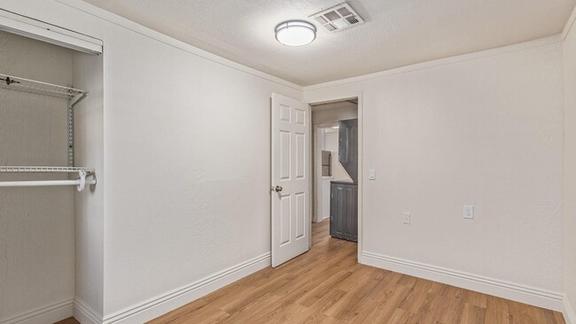 Building Photo - 1429 S 10th Ave
