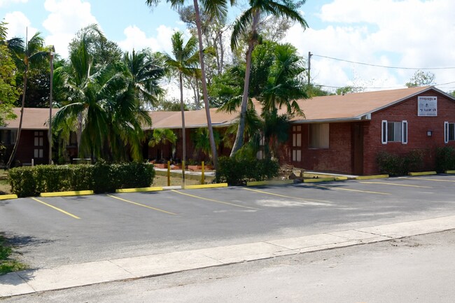 Interior Photo - 2220 Hayes St