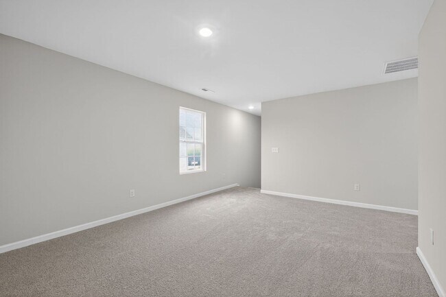 Building Photo - Spacious 5BR House in Statesville